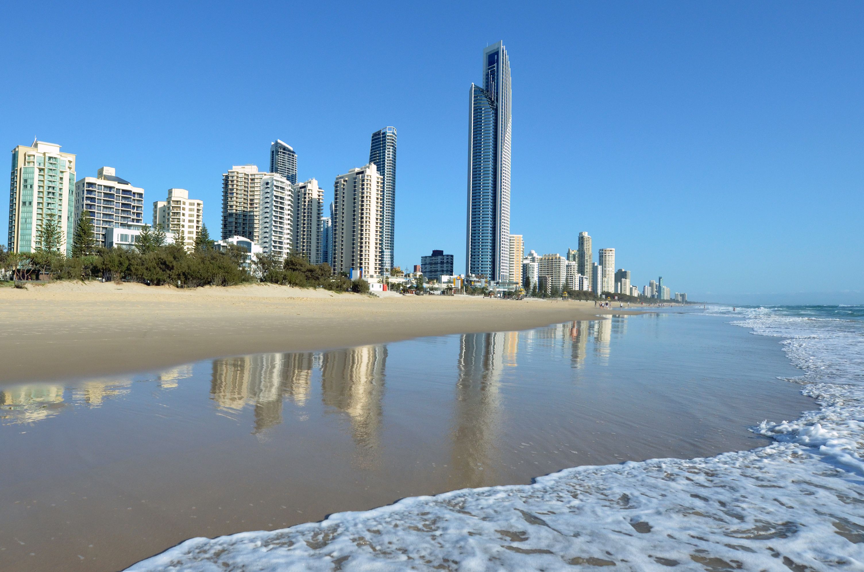 gold-coast-600-opera-in-the-park-coolangatta-night-life-kirra-beach